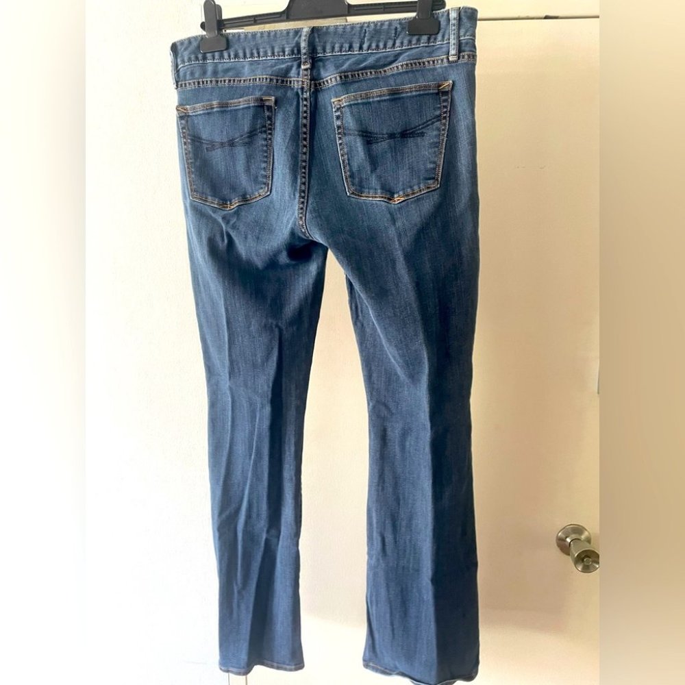 GAP 1969 curvy jeans. Slight flare. - Picture 5 of 9